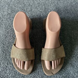 Stuart Weitzman Tan Suede Rhinestone Studded Flat Thong Slide Sandals Size 8 M